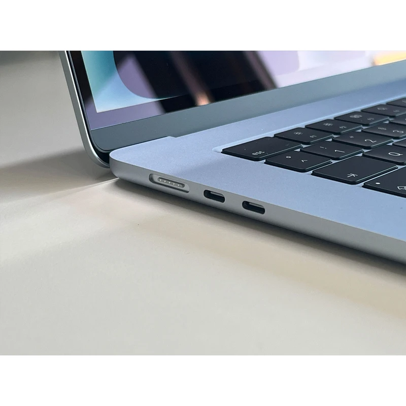 لپ تاپ 15.3 اینچی اپل مدل macbook air mw1 m4 2025 با حافظه 256 گیگابایت و ظرفیت رم 16 گیگابایت